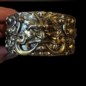 Vintage Lisner gold Griffins & by Gargoyles hinged bangle bracelet